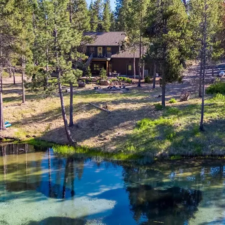Spring River Retreat Waterfront Luxury W Hot Tub Game Room Near Bend